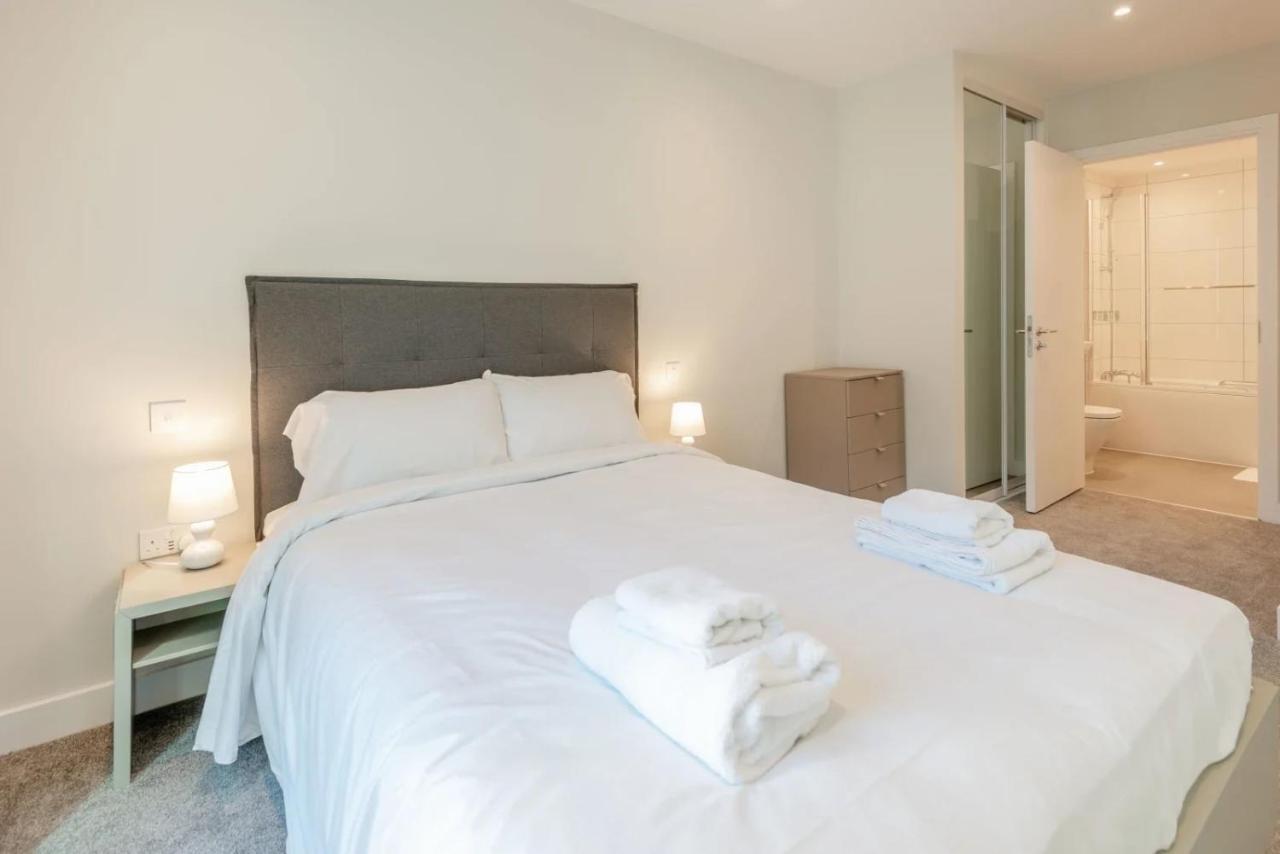 Modern Apartments In Brentford 2 Minutes Walk From Kew Bridge Екстер'єр фото