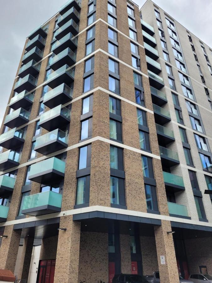 Modern Apartments In Brentford 2 Minutes Walk From Kew Bridge Екстер'єр фото